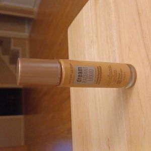 Maybelline Dream Radiant Liquid Hydrating Foundation Brand New #80 Cashew